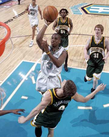 阿奇姆彭迎来中超第200场里程碑，此前199场贡献68球21助